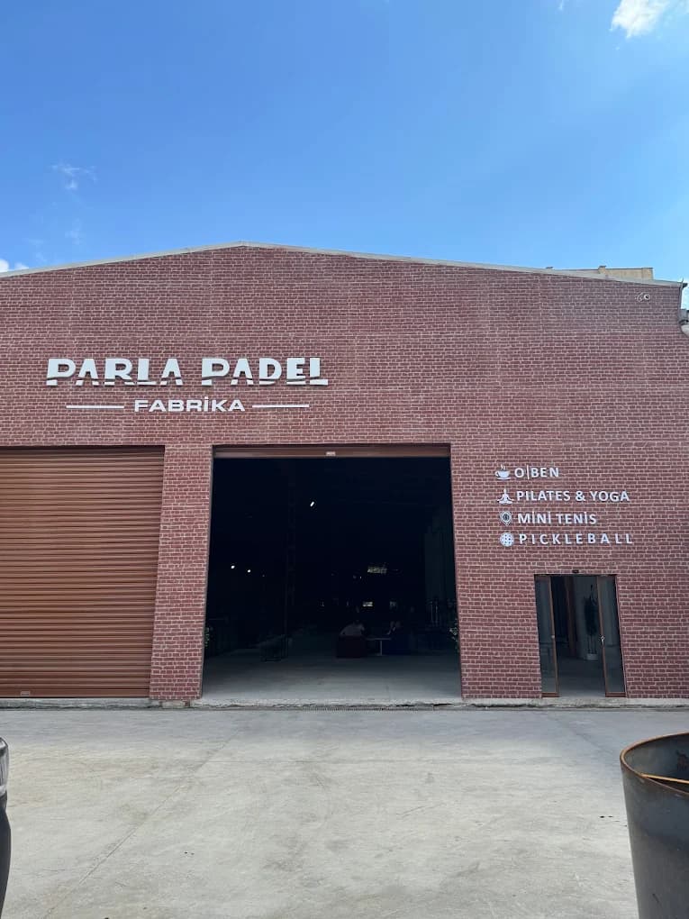 Parla Padel & Tennis Fabrika padel kortu